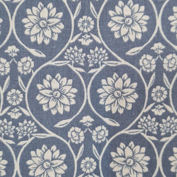 Stoff Meterware Baumwolle "Appia" jeansblau Blumen Ornamente 0,5